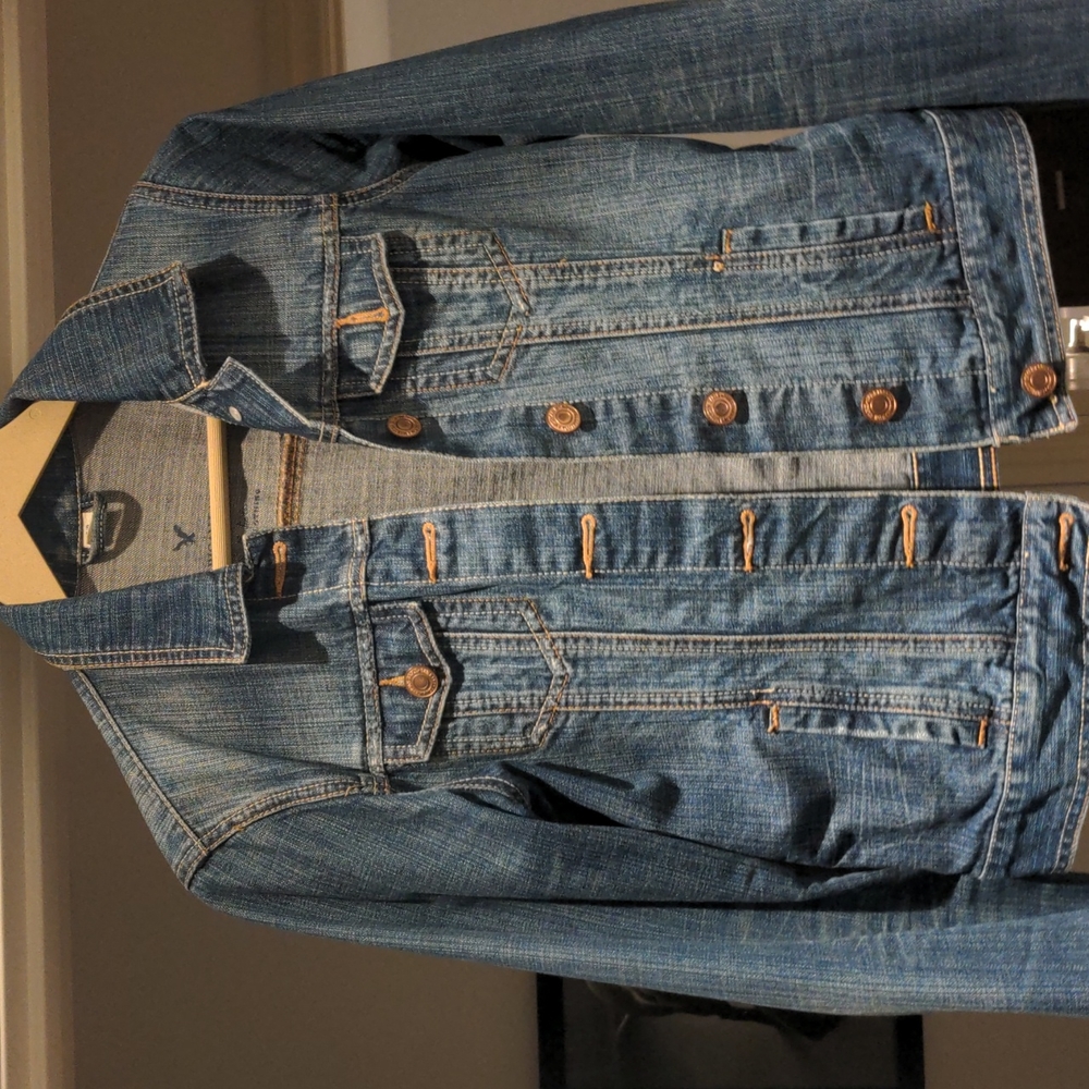 Perfectly distressed American Eagle jean jacket